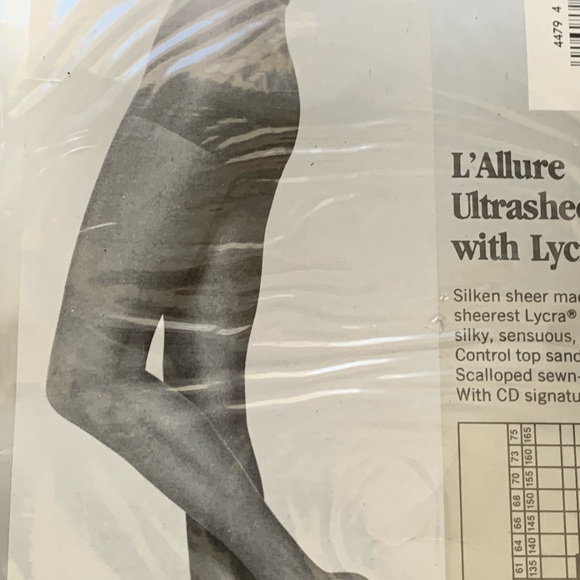vintage package of Christian Dior L'Allure Silken Sheers pantyhose Shrimp color - Picture 7 of 8